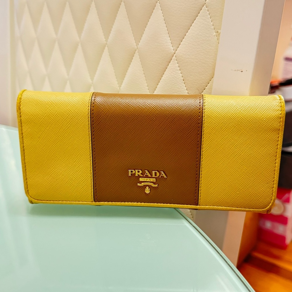 PRADA Tan / Brown Long Saffiano snap bifold wallet Pre Owned  Rare SOLD OUT